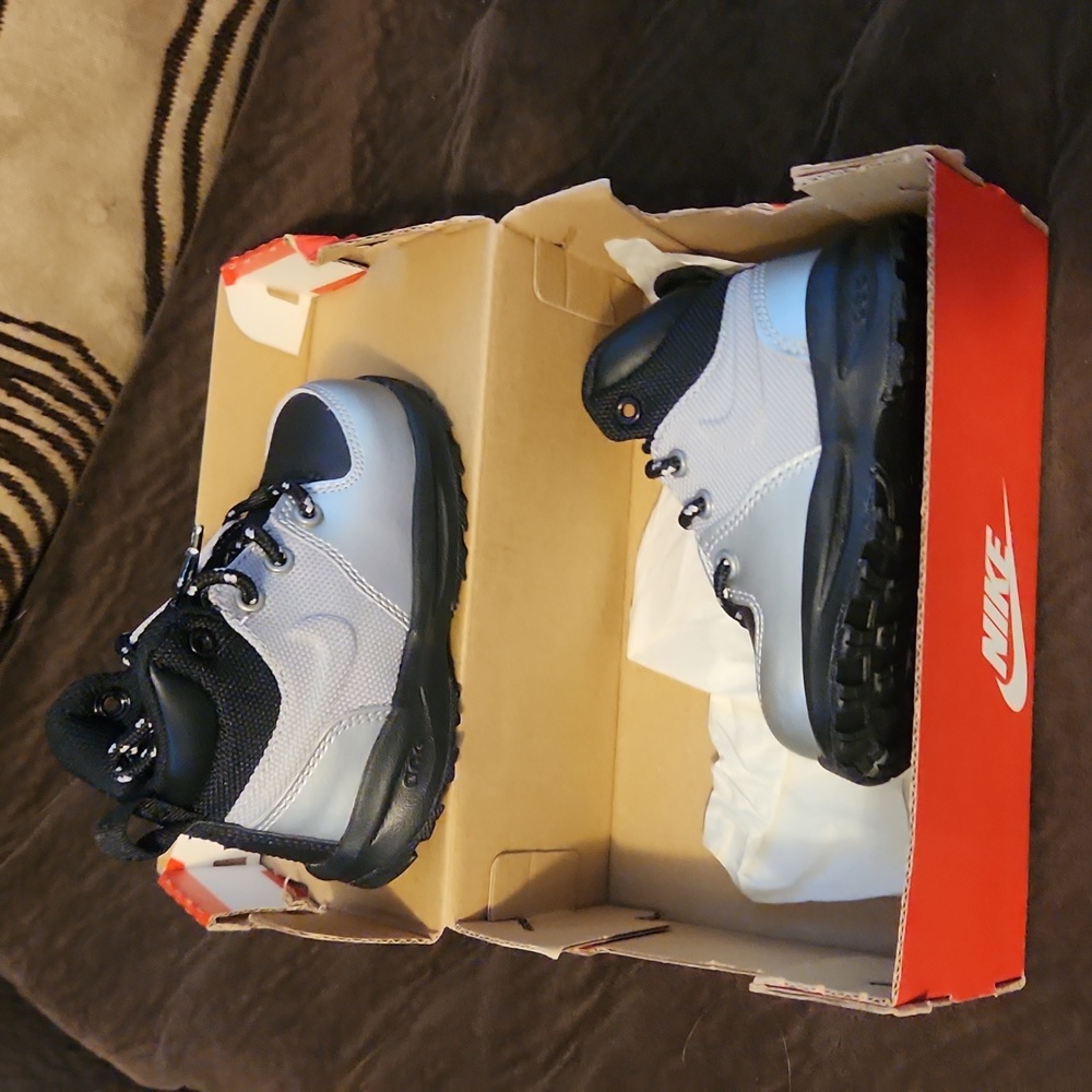 Nike ACG boots,size 4 toddler